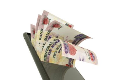 رسوم الهواتف المحمولة في مصر.. هل يتحمل المواطن مزيدًا من الضغوط؟