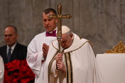 الالتهاب الرئوي المزدوج.. ماذا نعرف عن مرض بابا الفاتيكان؟