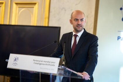 أزمة متصاعدة بين باريس والجزائر.. قيود فرنسية وردود جزائرية غاضبة