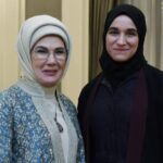 أول ظهور رسمي لزوجة الرئيس السوري أحمد الشرع في تركيا.. هل تلعب دور أسماء الأسد؟ - برفيلكس - brieflex