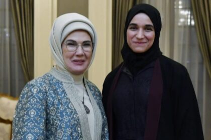 أول ظهور رسمي لزوجة الرئيس السوري أحمد الشرع في تركيا.. هل تلعب دور أسماء الأسد؟