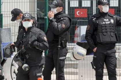 حملة اعتقالات جديدة في تركيا.. ماذا يحدث مع الأكراد؟