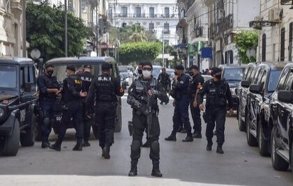 الجزائر بين "سيف القانون" وحرية التعبير.. جدل يتصاعد بعد تصريحات حكومية