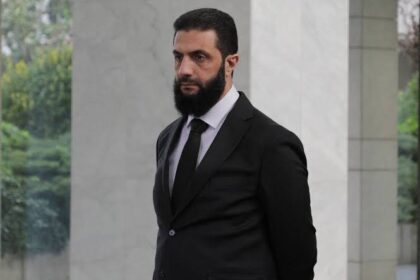 من القتال إلى القيادة.. قادة جماعات مسلحة أصبحوا زعماء سياسيين