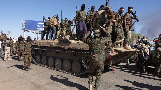 Sudans army soldiers celebrate the armys liberation of an oil refinery in North Bahri Sudan - برفيلكس - brieflex  - برفيلكس - brieflex
