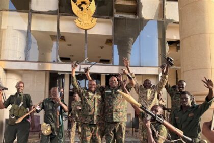 صراع الخرطوم يشتد.. الجيش السوداني يستعيد القصر الجمهوري والدعم السريع يتحدى