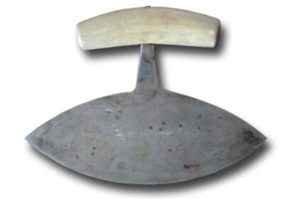 7 أسلحة قديمة مصنوعة من مواد من الفضاء الخارجي