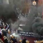 67c6e32f4c59b7129c5a55fc - برفيلكس - brieflex "مشاجرة تحت قبة البرلمان الصربي" مشاعل مشتعلة ومياه تُسكب على رئيسة المجلس.. ما القصة؟ - برفيلكس - brieflex