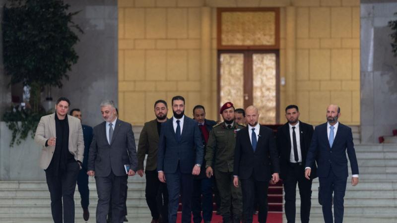 GettyImages-2190990444 - برفيلكس - brieflex كيف عزز المؤتمر الوطني الانقسام في سوريا؟ - برفيلكس - brieflex