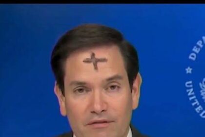 "صليب الرماد" على جبين وزير الخارجية الأمريكي.. ما رمزية العلامة؟