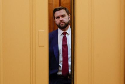 جيه دي فانس.. لماذا وصف الإعلام الغربي نائب ترامب بـ"كلب البيت الأبيض"؟