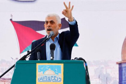 من "حارس الأسوار" إلى "طوفان الأقصى".. كيف قادت خطة السنوار غزة إلى الدمار؟